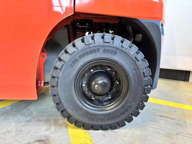 Toyota 02-8FGF25 - Achterband nr 2058 - 100822-2058