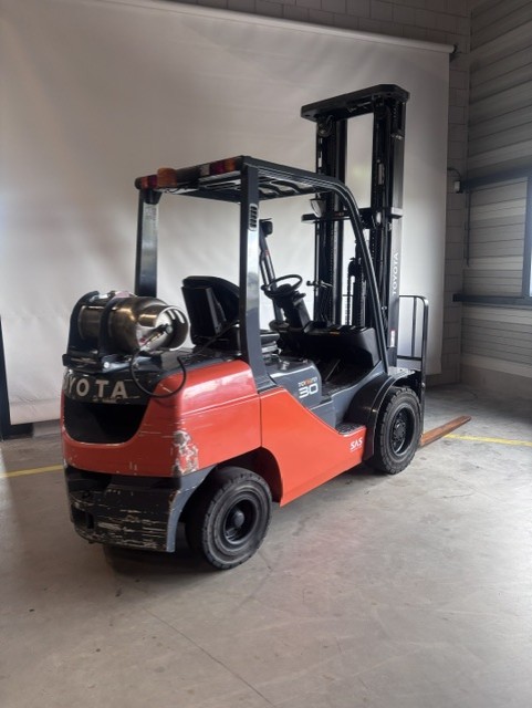 Toyota 02-8FGF30 | Heftruck - Achterzijde aanzicht nr 2023 - 1001226-2023