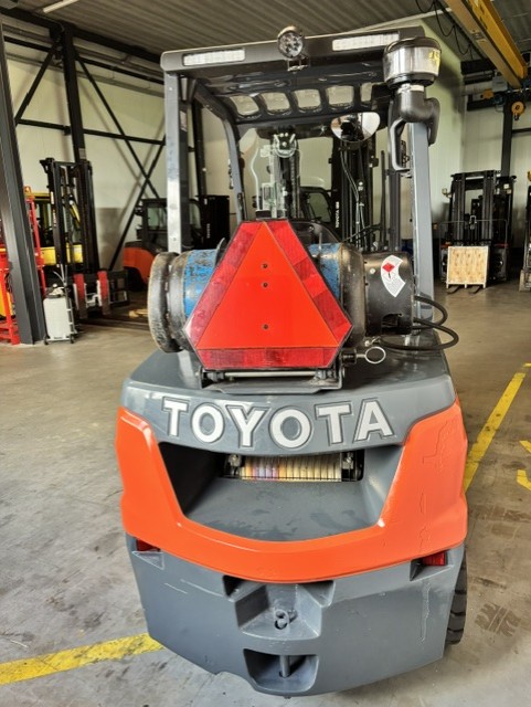 Toyota 02-8FGJF35 - Achterzijde nr 2047 - 45809-2047