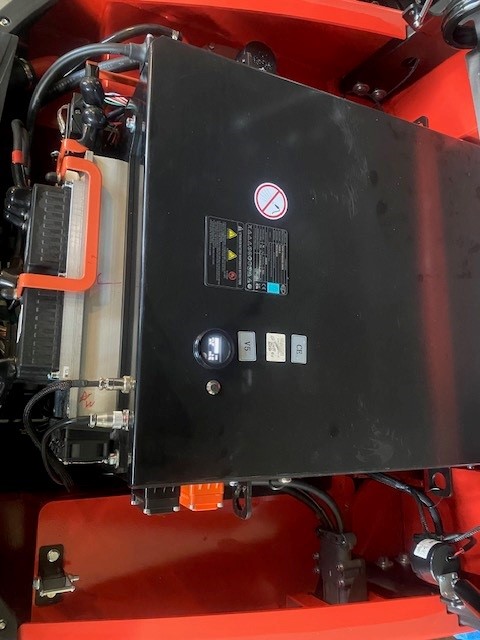 EFL303-B met cabine | Heftruck - Batterij nr 1715 - 1001304-1715