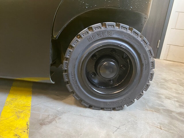 Hyster J1.6XNT | Heftruck - Hyster j16xnt achterband nr 744 - 1001096-744