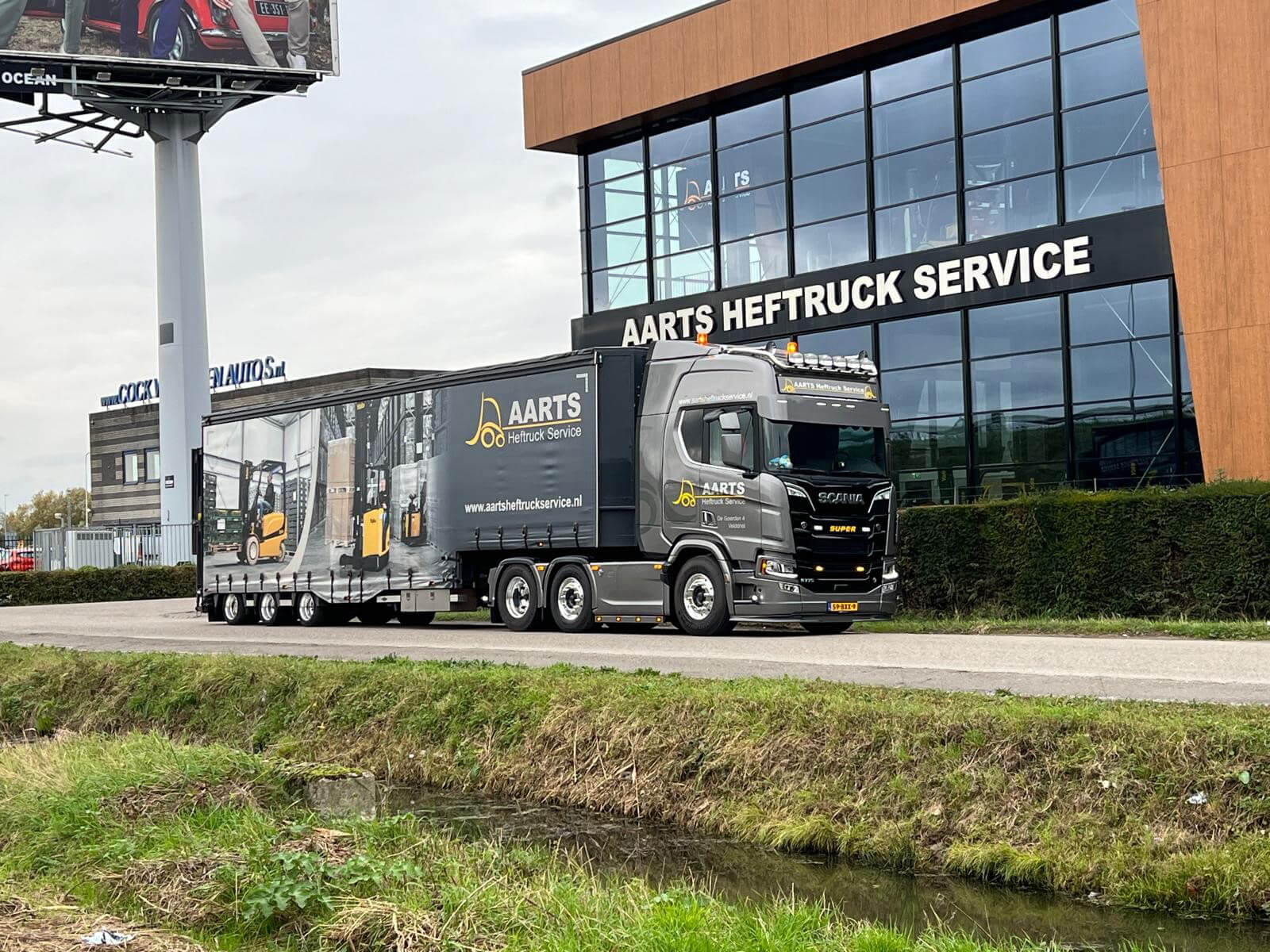 scania-voor-pand-aarts-heftruckservice