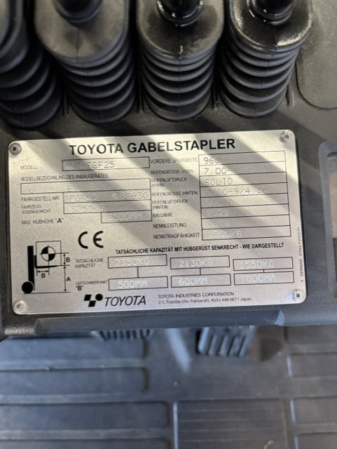Toyota 02-8FGF25 - Typeplaat nr 2058 - 100822-2058