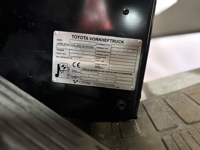 Toyota Tonero 02-8FGJF35 - Typeplaat toyota 02 8fgjf35 - 45809-2046