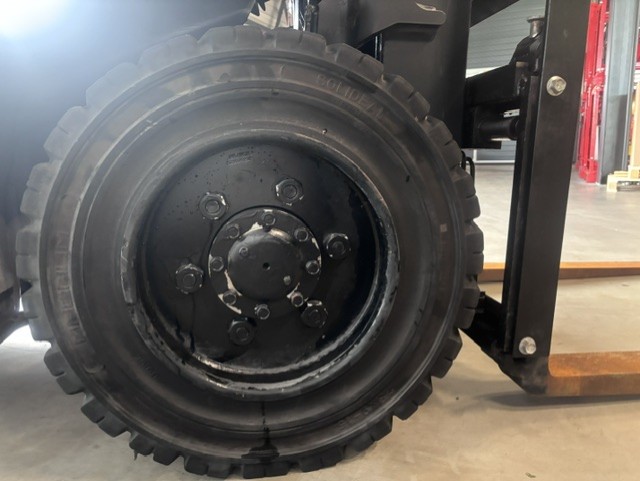 Toyota 02-8FGF30 | Heftruck - Voorband nr 2023 - 1001226-2023