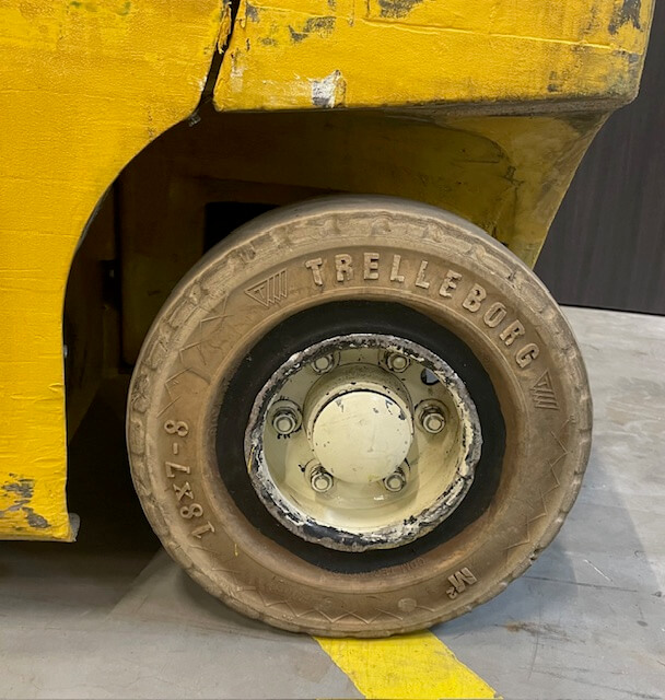 Yale ERP30VL | Heftruck - Yale erp30vl achterband nr 1453 1454 1455 1456 1 - 100923-1454