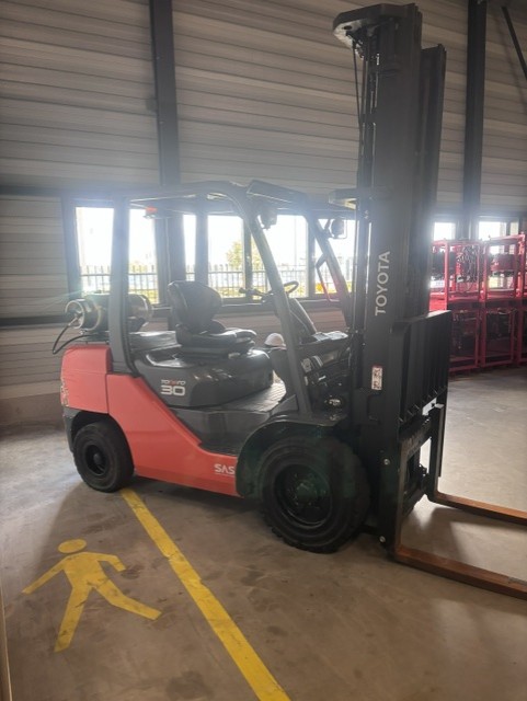 Toyota 02-8FGF30 | Heftruck - Zij aanzicht nr 2023 - 1001226-2023