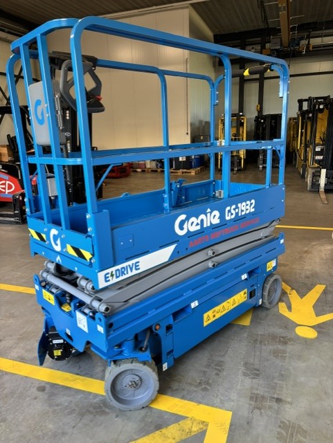 Genie GS1932 - Zij aanzicht nr 2032 - 100163-2039