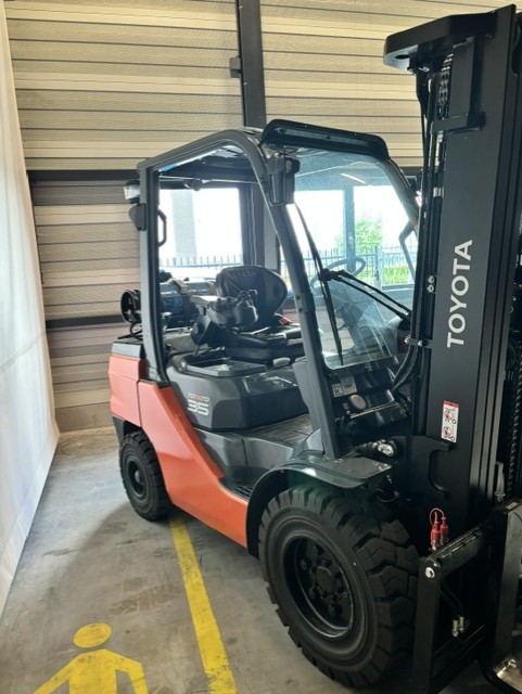 Toyota 02-8FGJF35 - Zij aanzicht nr 2047 - 45809-2047
