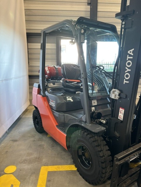 Toyota 02-8FGF25 - Zij aanzicht nr 2058 - 100822-2058